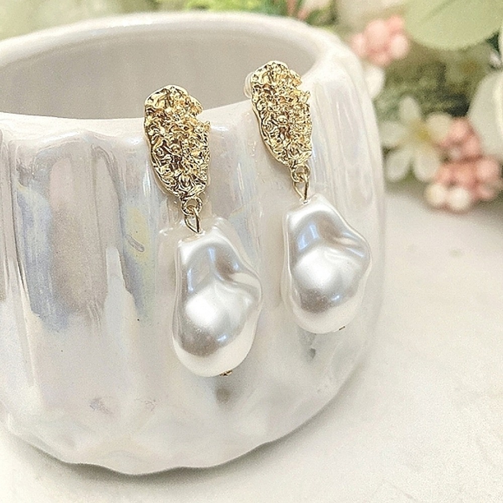 Gold faux pearl earrings Baroque dangle Formal Wedding Cocktail event 💖 - Picture 6 of 13